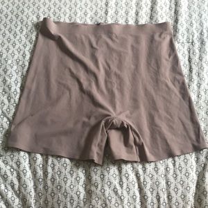 Warner’s Slimming shorts • XL •Shapewear